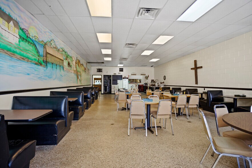 More Photos Of 20737 Central Ave, Blountstown Restaurant For Sale
