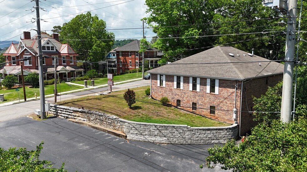 More Photos Of 300 Forest Ave, Chattanooga Office For Sale