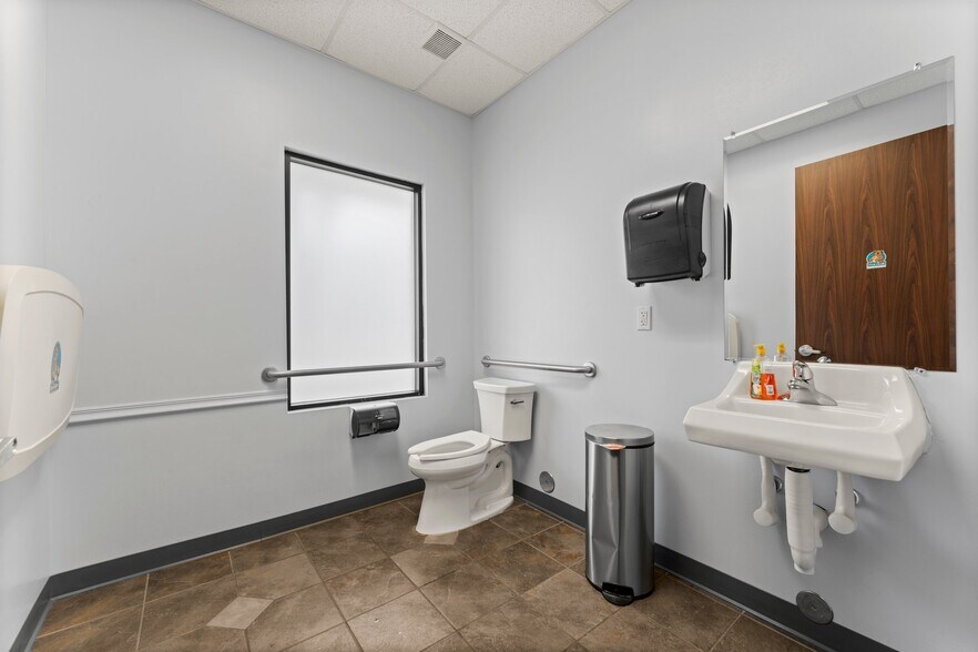 More Photos Of 26447 Hanna Rd, Oak Ridge North Swimming Pool For Sale