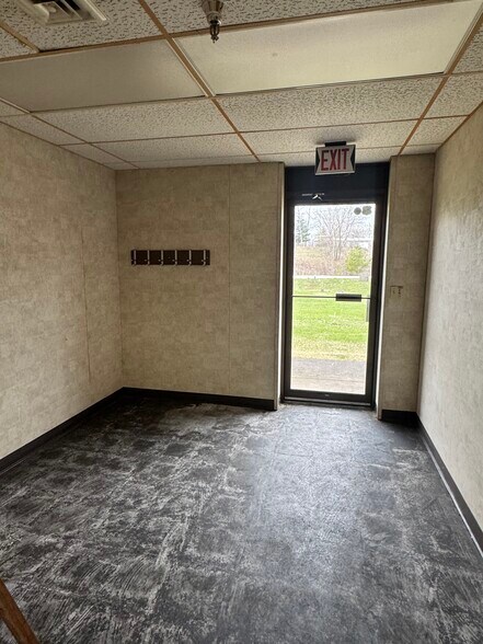 More Photos Of 623 Circle Dr, Iron Mountain Industrial For Sale