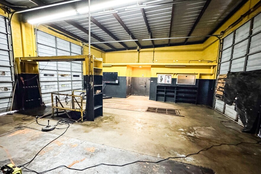 More Photos Of 261 SH 75 Hwy, Huntsville Service For Sale