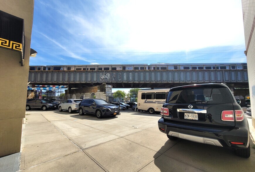 More Photos Of 76-09 Queens Blvd, Elmhurst Office For Lease