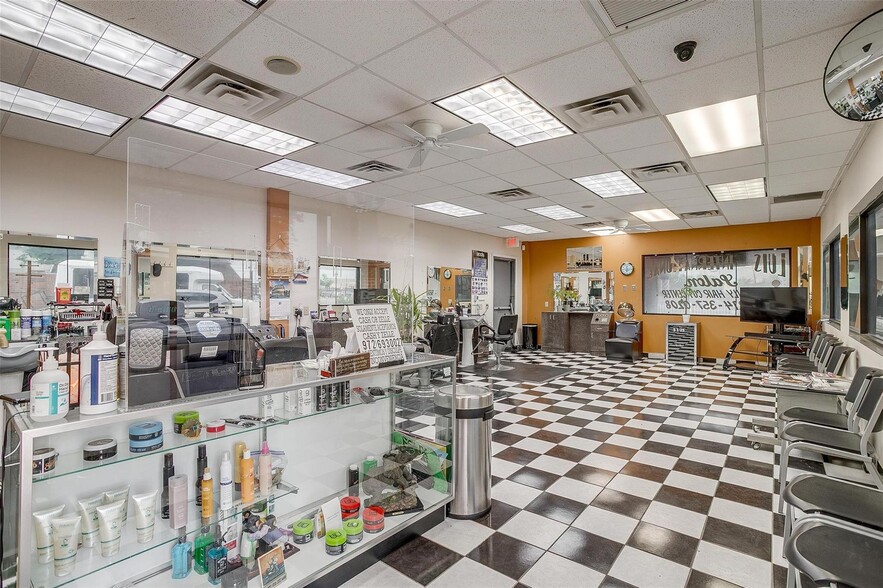 More Photos Of 9738 Brockbank Dr, Dallas Freestanding For Sale