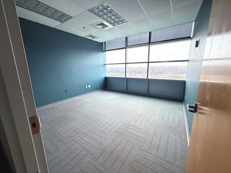 More Photos Of 517 Alcove Rd, Mooresville Office For Lease