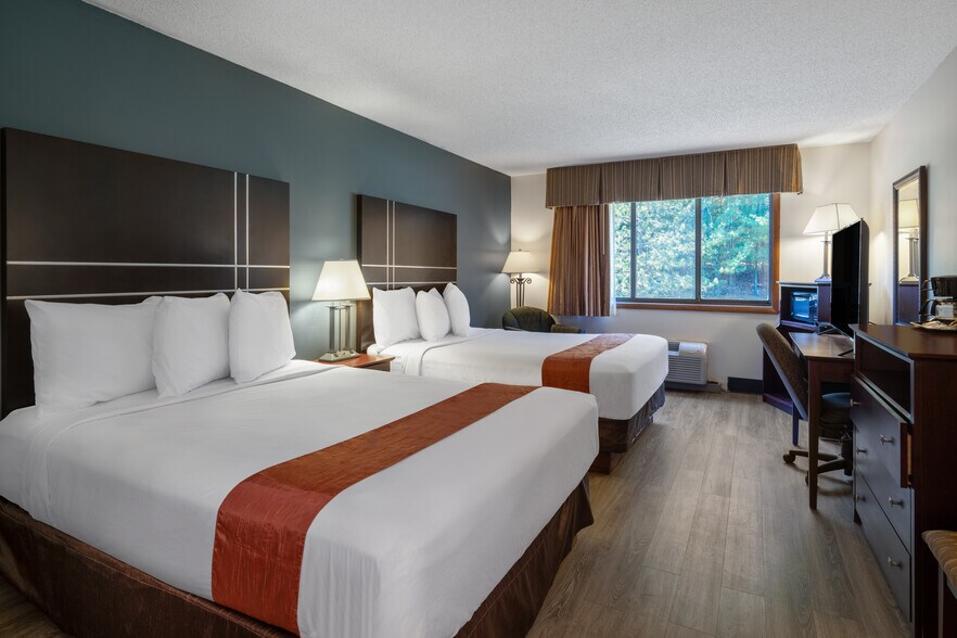 More Photos Of 200 S Pine Ridge Ave, Merrill Hotel For Sale