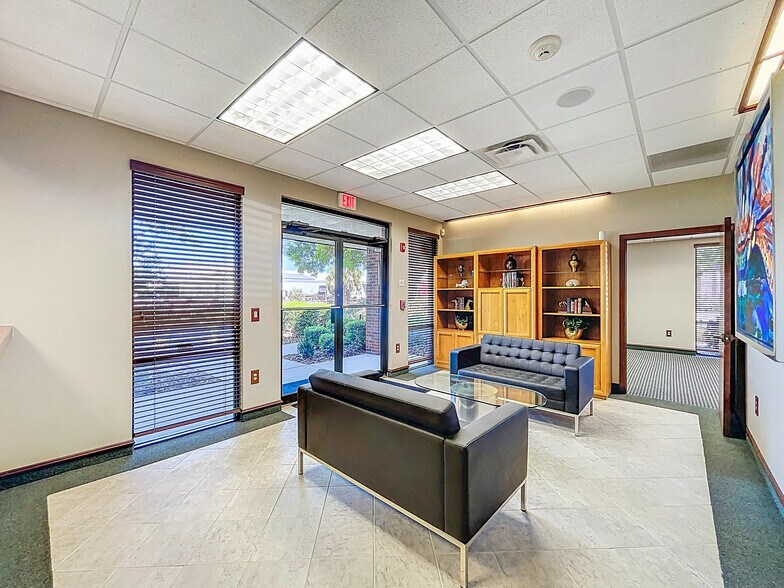 More Photos Of 5421 N 59th St, Tampa Office For Sale