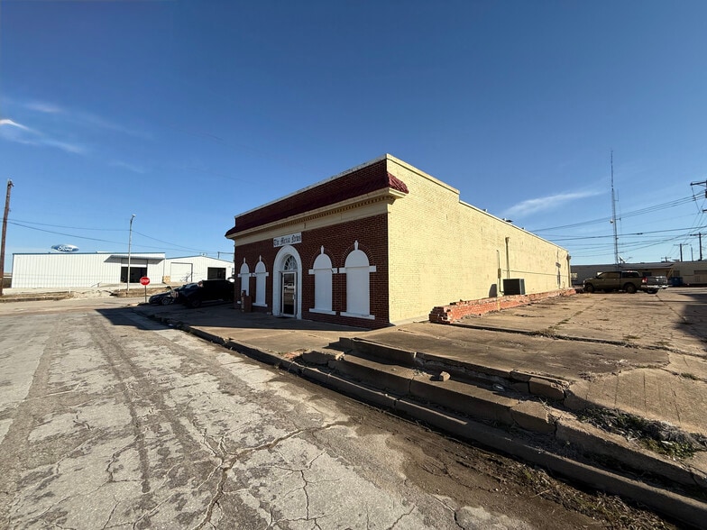 More Photos Of 214 N Railroad St, Mexia Office For Sale