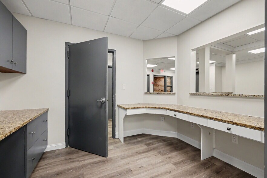 More Photos Of 7 Riversville Rd, Greenwich Medical For Lease