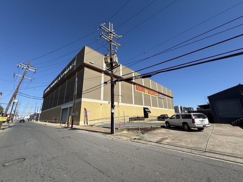 More Photos Of 3949 Euphrosine St, New Orleans Distribution For Sale