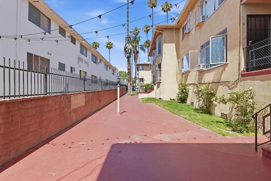 More Photos Of 5408 Russell Ave, Los Angeles Apartments For Sale