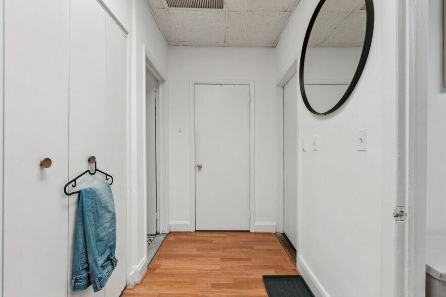 More Photos Of 519-521 N Charles St, Baltimore Office For Sale