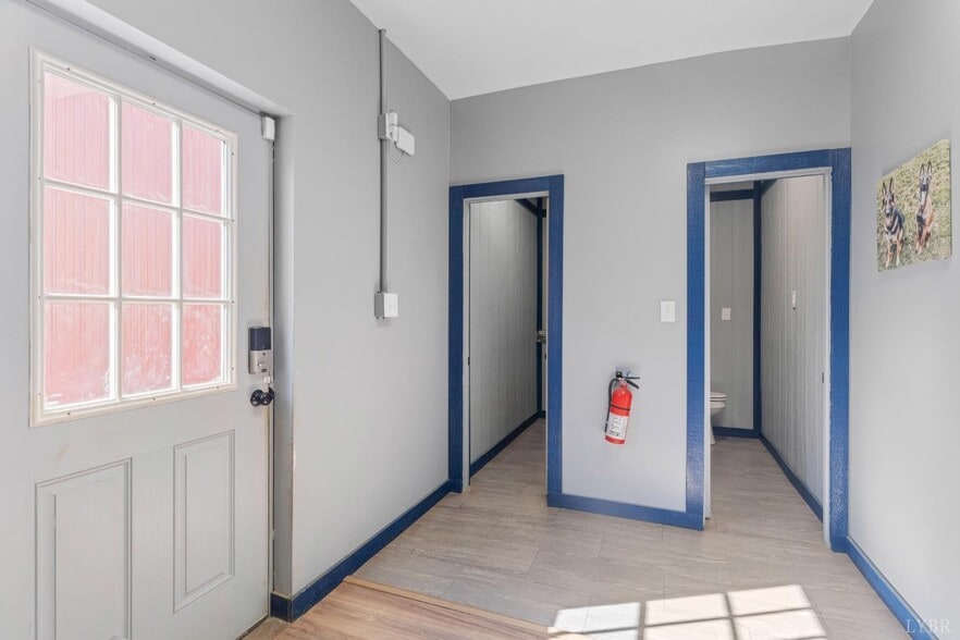 More Photos Of 273 Riverbend Rd, Altavista Showroom For Sale