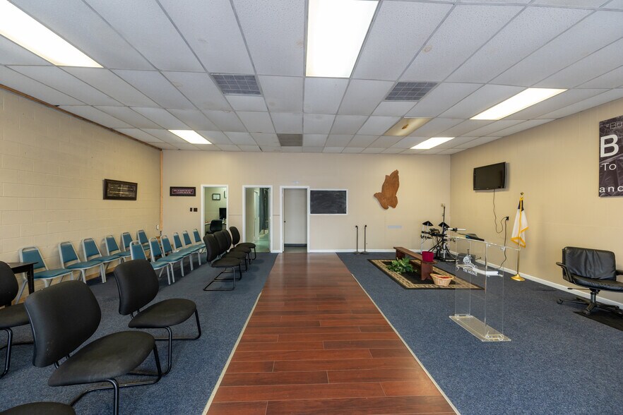 More Photos Of 20310 Main St E, Huntingdon Storefront For Sale