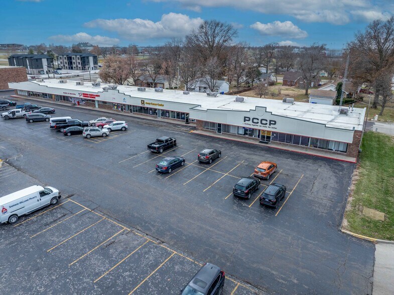 More Photos Of 1400 S Limit Ave, Sedalia Unknown For Lease