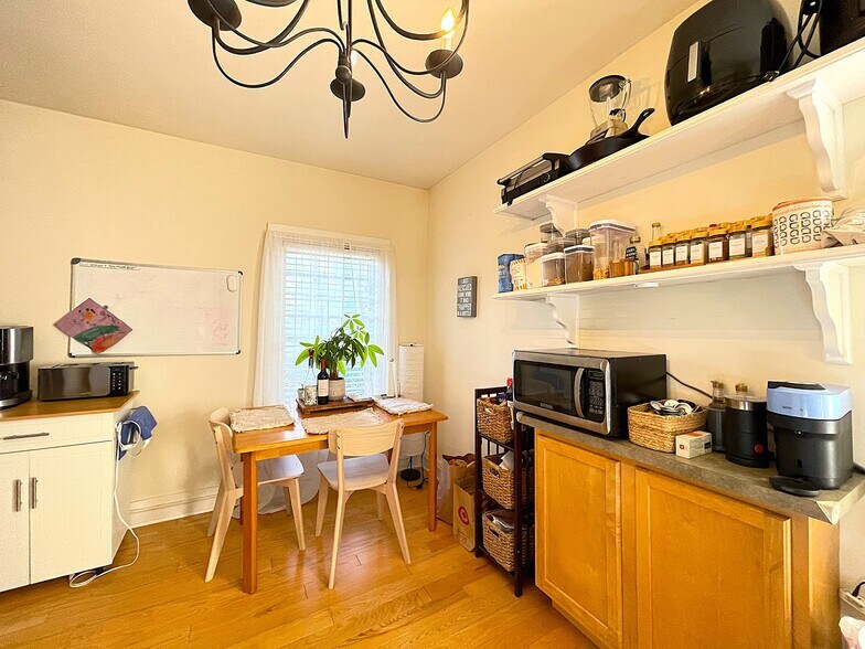 More Photos Of 205 Brooklea Dr, Fayetteville Office Residential For Sale