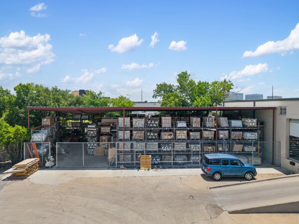 More Photos Of 9210 King Arthur Dr, Dallas Distribution For Lease
