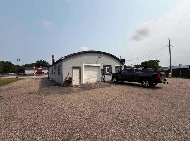 More Photos Of 2231 W Grand Ave, Wisconsin Rapids Auto Repair For Sale