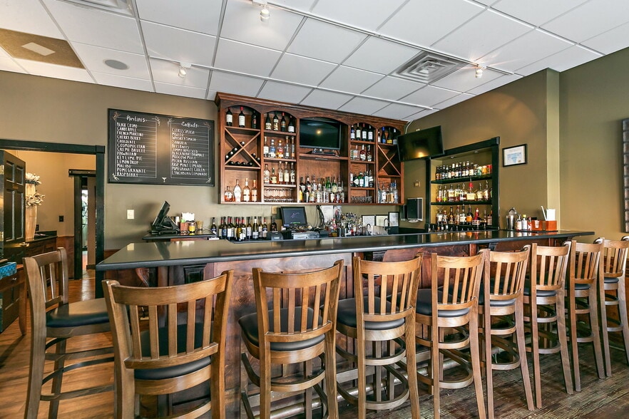 More Photos Of 112 S Maple St, Sycamore Restaurant For Sale