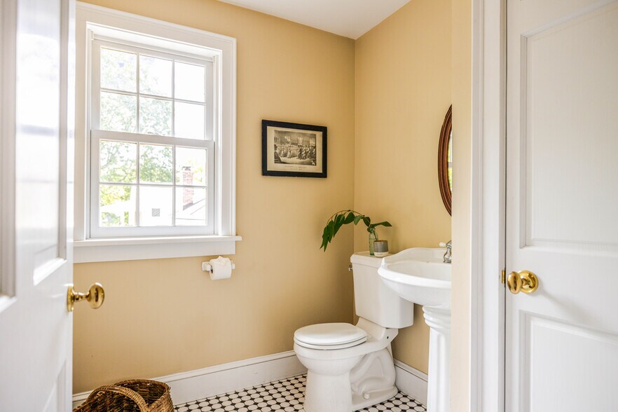 More Photos Of 16 Hudson St, Kinderhook Storefront Retail Residential For Lease