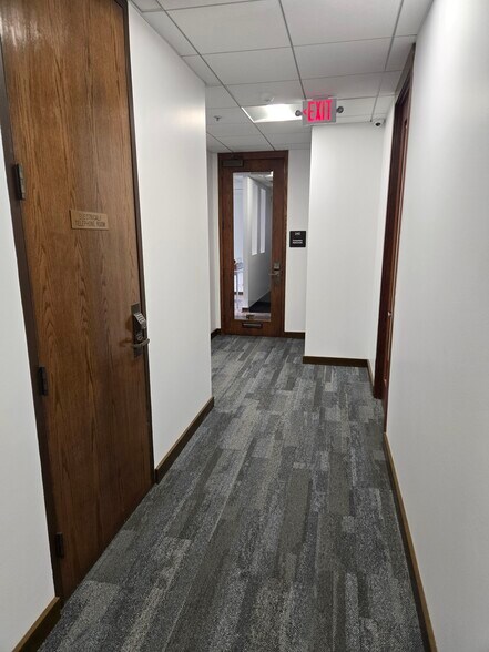 More Photos Of 1175 Corporate Woods Pkwy, Vernon Hills Office Residential For Lease