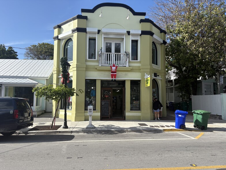 Primary Photo Of 910-914 Duval St, Key West Restaurant For Lease