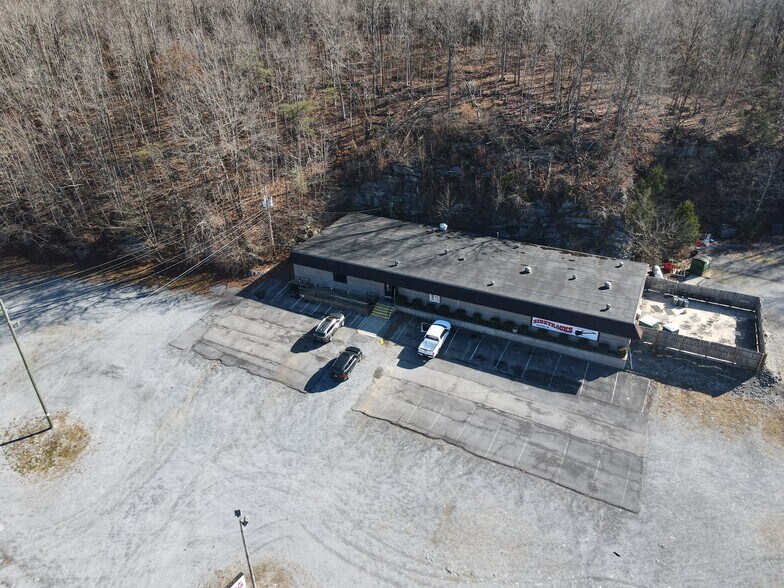 More Photos Of 3080 W State St, Bristol Bar For Sale