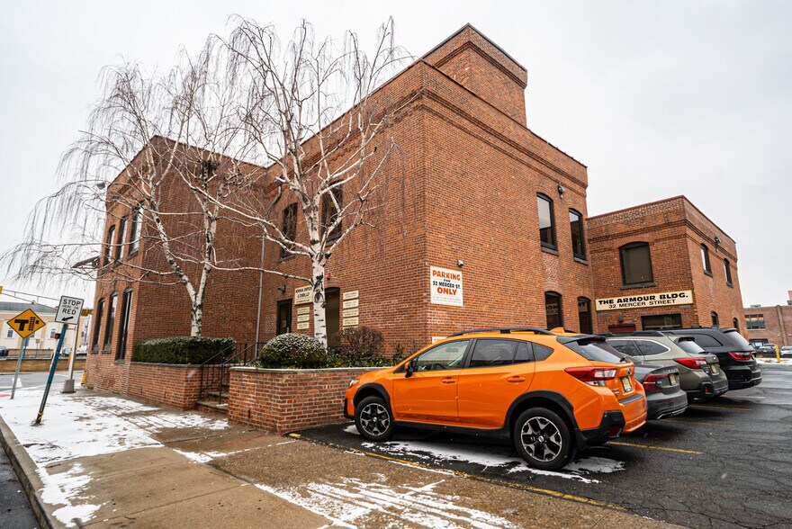 More Photos Of 32 Mercer St, Hackensack Office For Lease