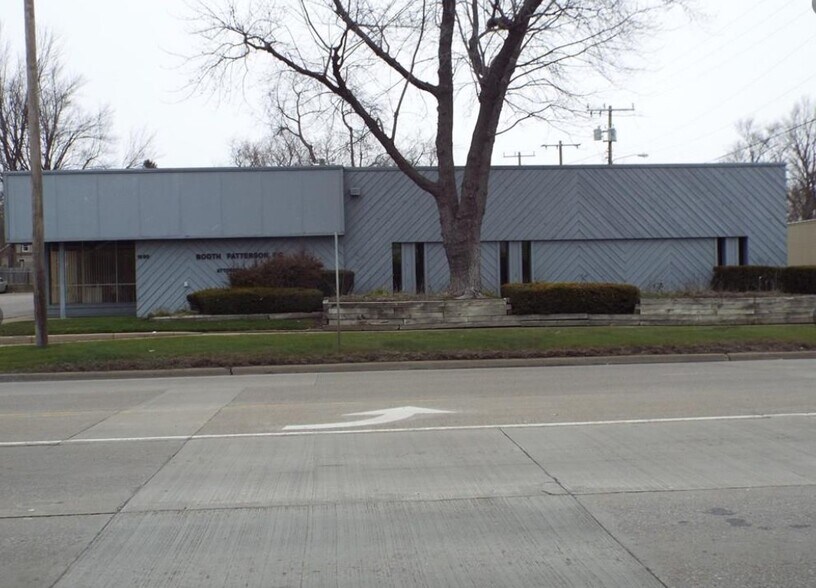 More Photos Of 1090 W Huron St, Waterford Medical For Sale