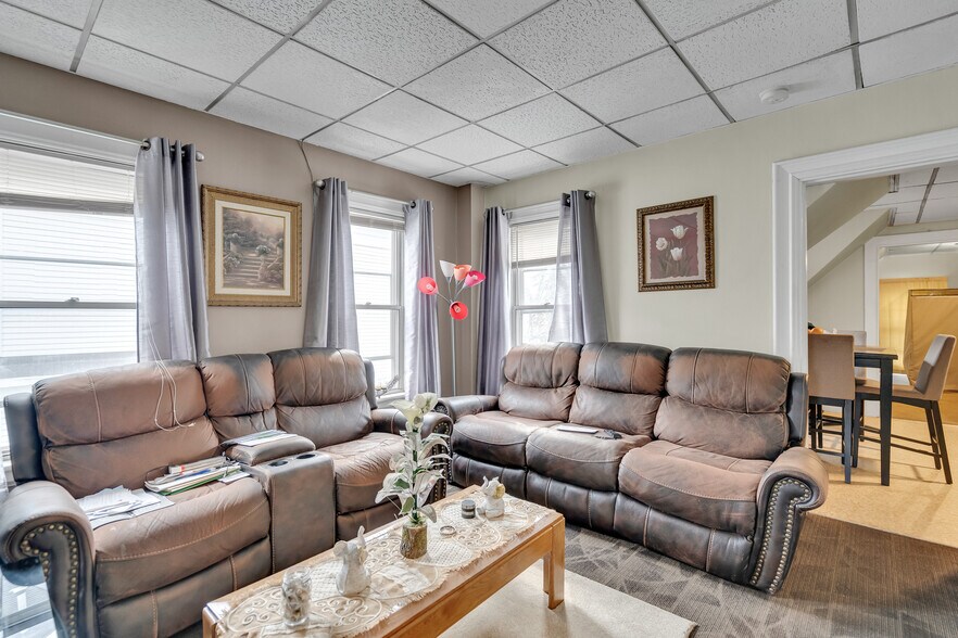 More Photos Of 161 High St, Taunton Office Residential For Sale