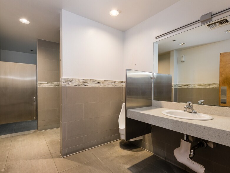 More Photos Of 4005 Highland Ave, Manhattan Beach Storefront Retail Office For Lease