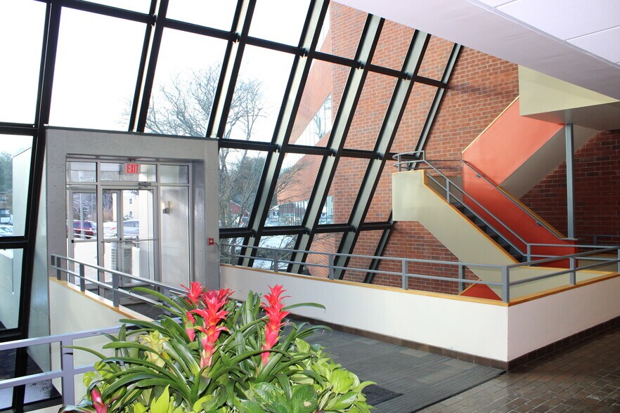 More Photos Of 289 Great Rd, Acton Office For Lease