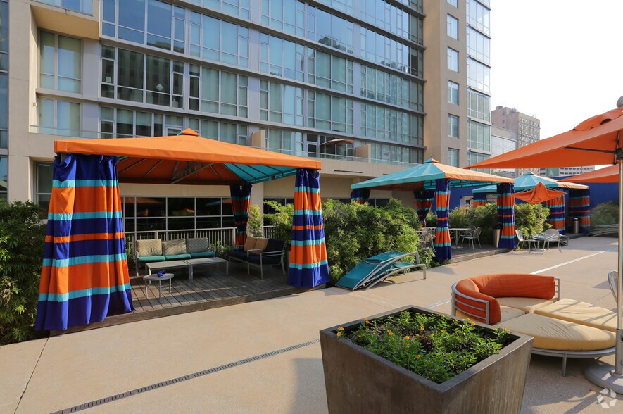 More Photos Of 1623 Main St, Dallas Apartments For Lease