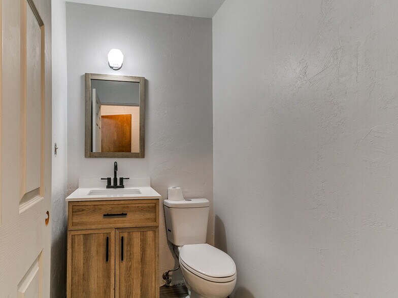 More Photos Of 6700 S Western Ave, Oklahoma City Office For Sale