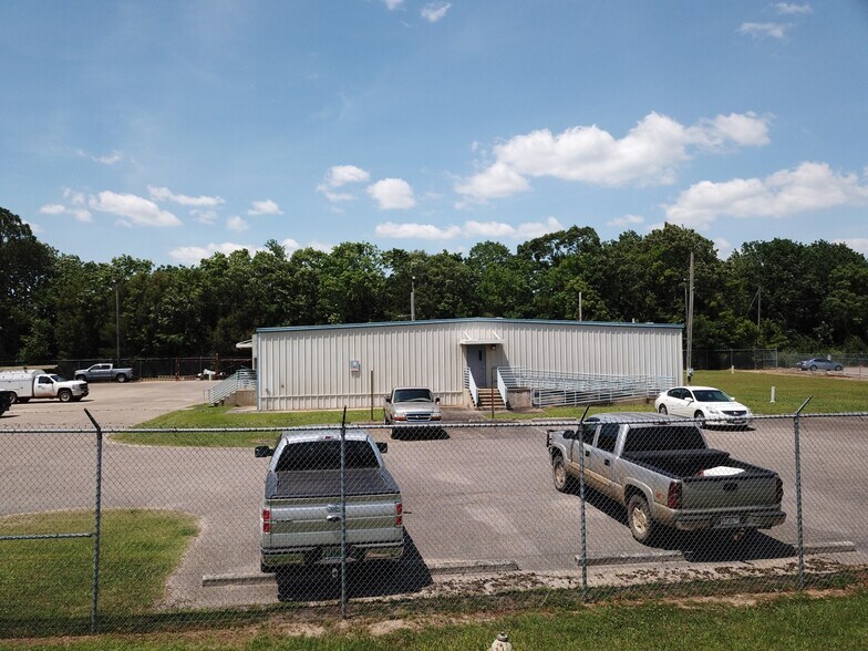 More Photos Of 900 Ravenwood Dr, Selma Warehouse For Sale