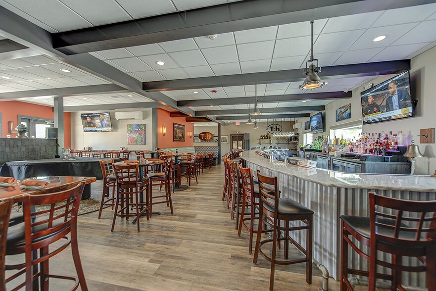 More Photos Of 514 NW Dixie Hwy, Stuart Restaurant For Sale