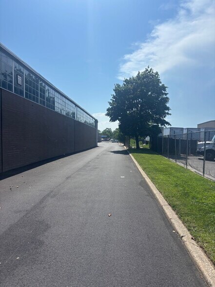 More Photos Of 1930-1940 New Hwy, Farmingdale Warehouse For Sale