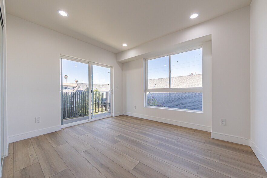 More Photos Of 5436 Romaine St, Los Angeles Apartments For Sale