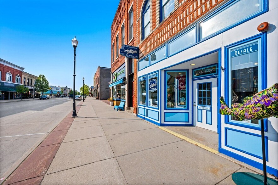 More Photos Of 147 N 3rd Ave, Sturgeon Bay Restaurant For Sale