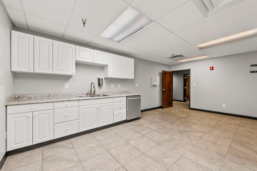 More Photos Of 3730 S Elizabeth St, Independence Medical For Lease