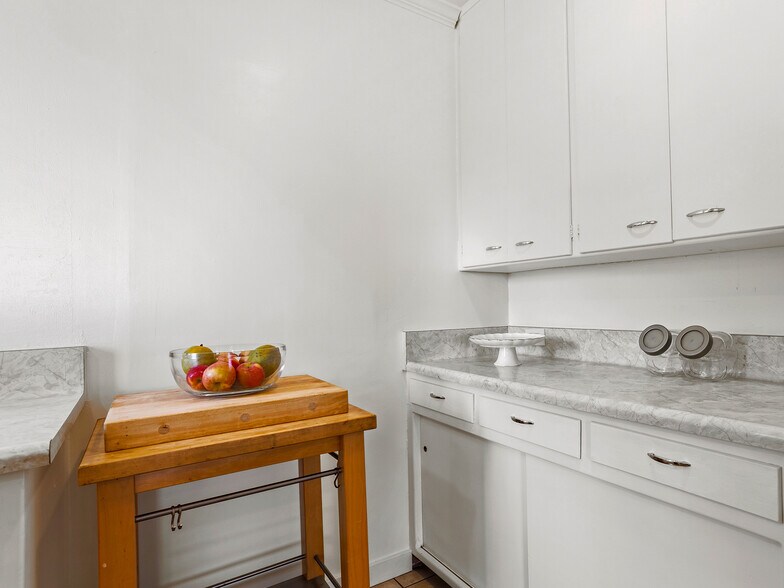 More Photos Of 1825 Altivo Way, Los Angeles Multifamily For Sale