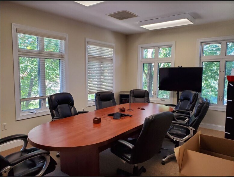 More Photos Of 5015 Southpark Dr, Durham Medical For Lease