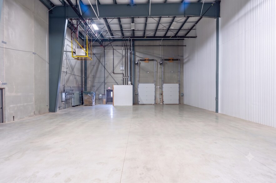More Photos Of 832 Burton Rd, Ottawa Warehouse For Lease