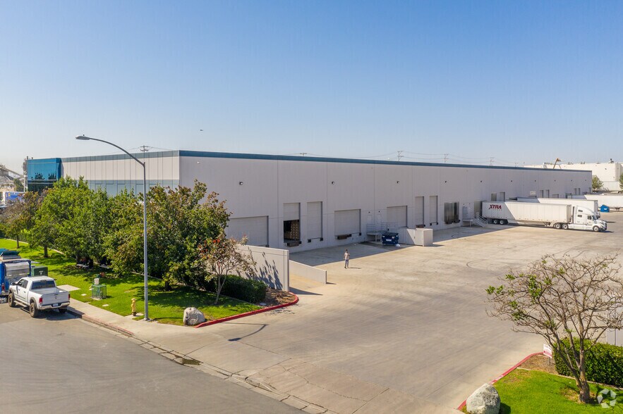 More Photos Of 7920 Airway Rd, San Diego Unknown For Lease