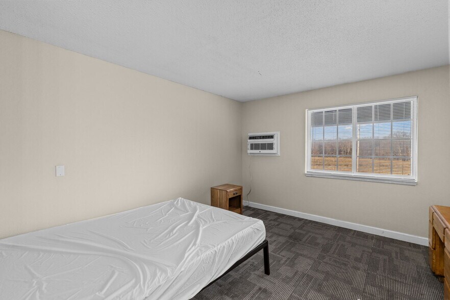 More Photos Of 1 Proactive Dr, New Florence Hotel For Sale