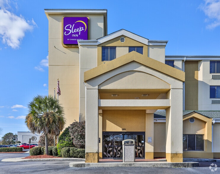 More Photos Of 1901 Rockland Rd, Columbia Hotel For Sale