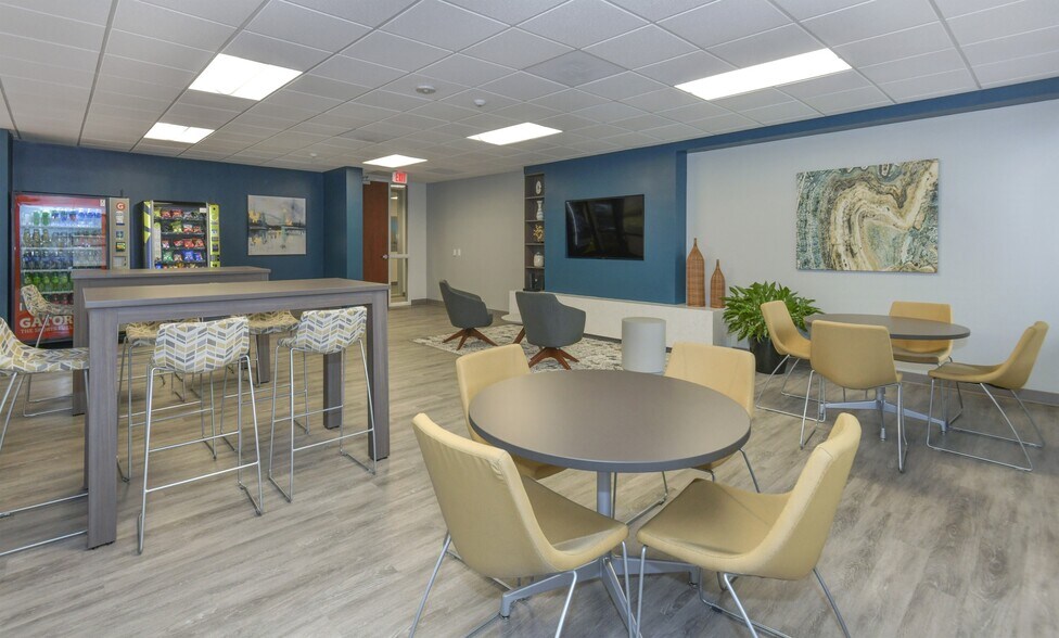 More Photos Of 2626 Glenwood Ave, Raleigh Office For Lease