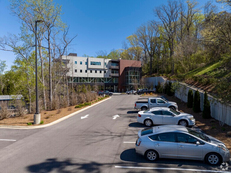 More Photos Of 2101 Old Columbiana Rd, Vestavia Hills Office For Lease