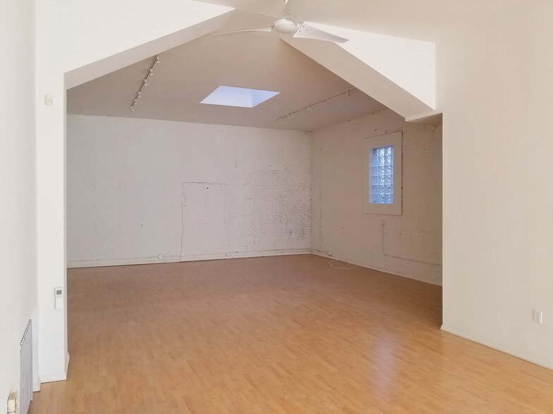 More Photos Of 581 Myrtle Ave, Brooklyn Restaurant For Lease