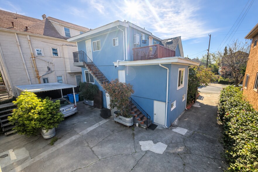 More Photos Of 2045 Emerson St, Berkeley Apartments For Sale