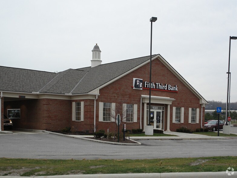More Photos Of 9301 Vista Way, Cleveland Bank For Lease